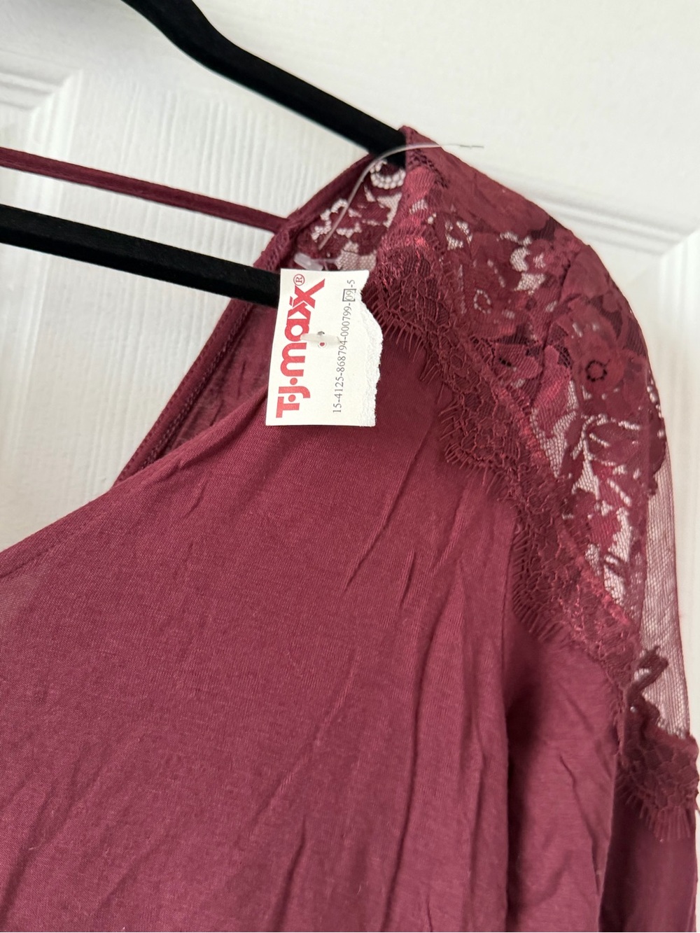 American Eagle Soft & Sexy Burgundy Floral Lace Shoulder V Neck Top XS - Picture 10 of 11